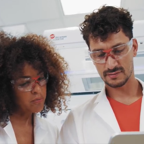 Beckman Coulter particle analysis experts evaluating LS 13 320 XR results